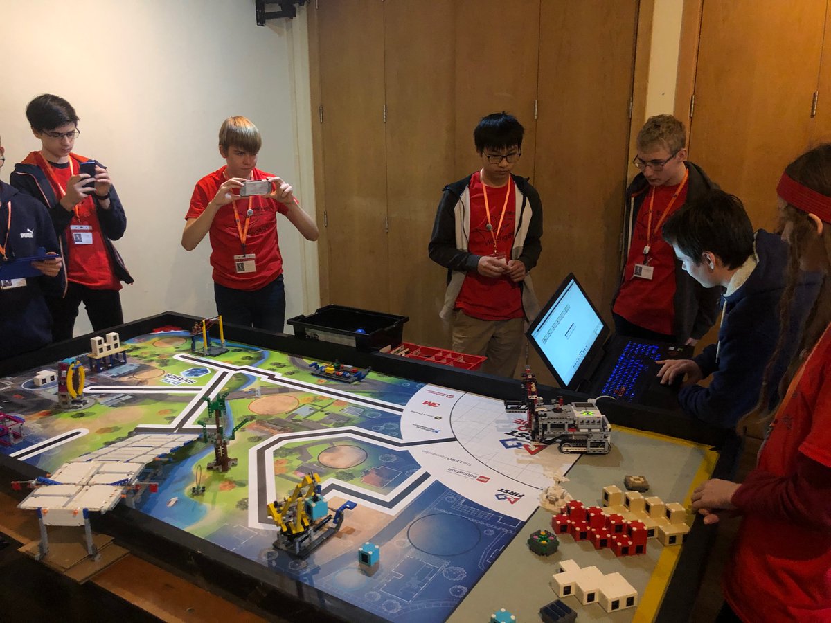 SGS_Computing's tweet image. The last practice before the competition! Hope that all of the hard work pays of #TeamSkyline #Stem4Sussex
