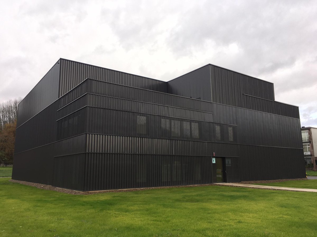 cineytele's tweet photo. Se inauguran los @EstudiosMeliton, primeros platós profesionales en Navarra para rodajes audiovisuales.
Cuentan con un plató grande de 709 m² y un plató pequeño de 100 m² para rodar en un entorno impresionante y con excelentes incentivos fiscales: https://t.co/7jJ2083rvW https://t.co/El8hPa3zU5