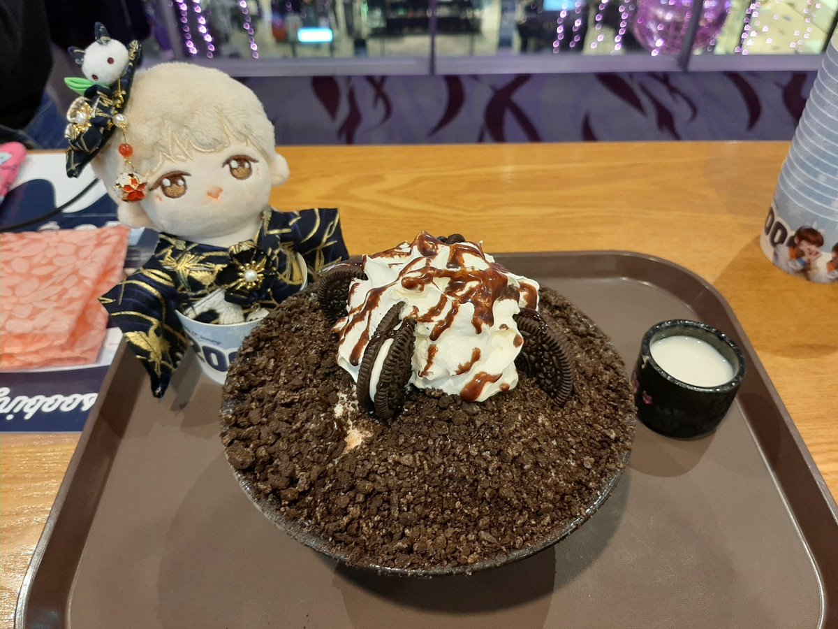 soobingsucafe's tweet photo. cupsleeves and photocard is still available for collection until 8pm! just look for jin sunbaenim as we've already packed our stuff! 

#soobingsucafe https://t.co/sbjaLn23gR