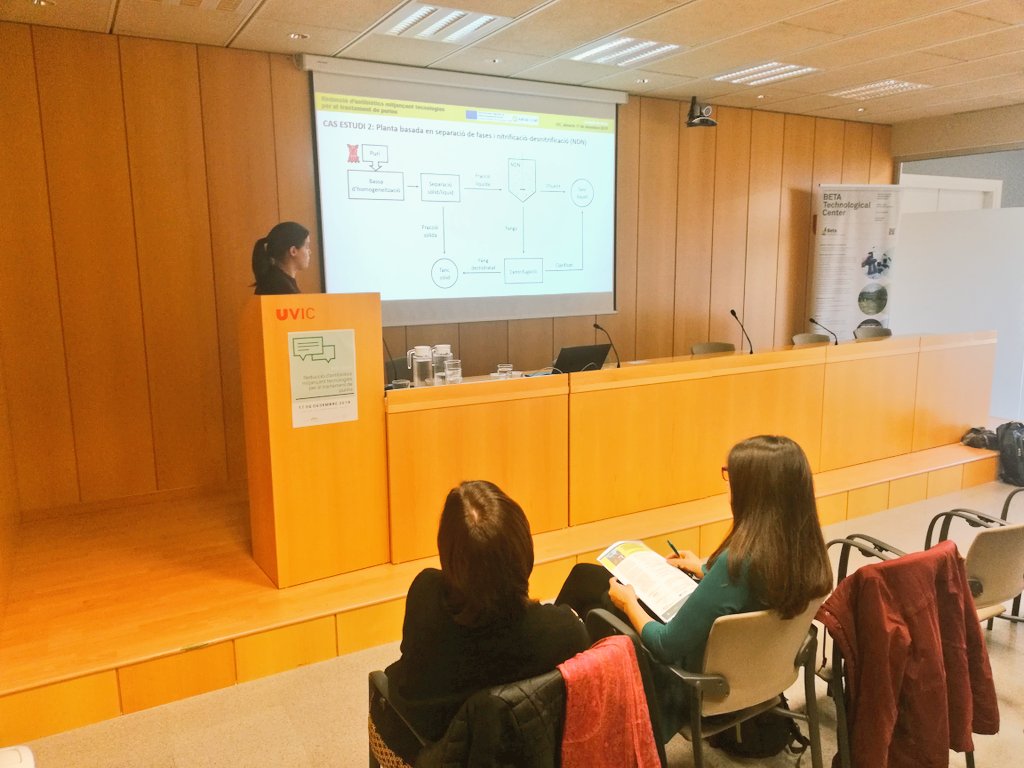 BETA_TechCentre's tweet image. ➕ Moment per presentar resultats de l'avaluació de tecnologies per al tractament de purins i reducció d'antibiòtics a la #PATT2019 de #Vic, amb @GrosTxell i @lidparb.