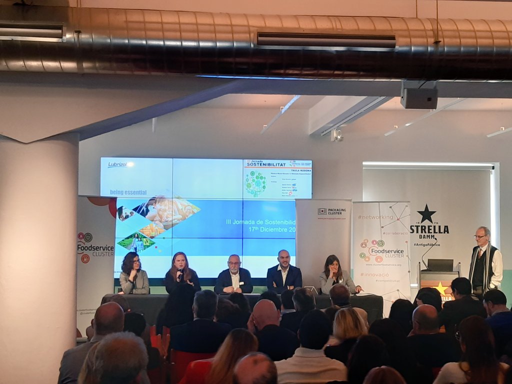 packcluster's tweet image. Da comienzo la mesa redonda con expertos del sector del packaging y la alimentación en torno a las 3R- Reduce, Recycle, Reuse-, moderada por Sergi Escuriet de @LubrizolCorp. 
Nos dan las claves para introducir la sostenibilidad en la cadena de producción #packagingfood #packaging