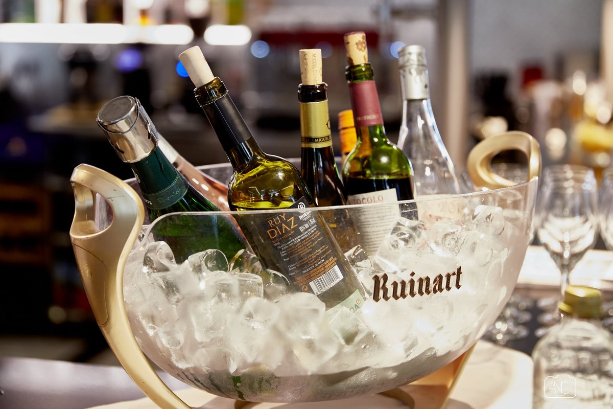 Palmyra_marbs's tweet photo. TODO LISTO
Aunque sea invierno hay que poner a enfriar el vino.... y así todo estará listo para el 'Día de Navidad´... Come con familiares y amigos el 25 de Diciembre en Restaurante Palmyra. 
Menú: https://t.co/SVtG6C3wbt

#RestaurantePalmyra
Info &amp; Reservas: 952 858 423 https://t.co/fXQhQEXvA2
