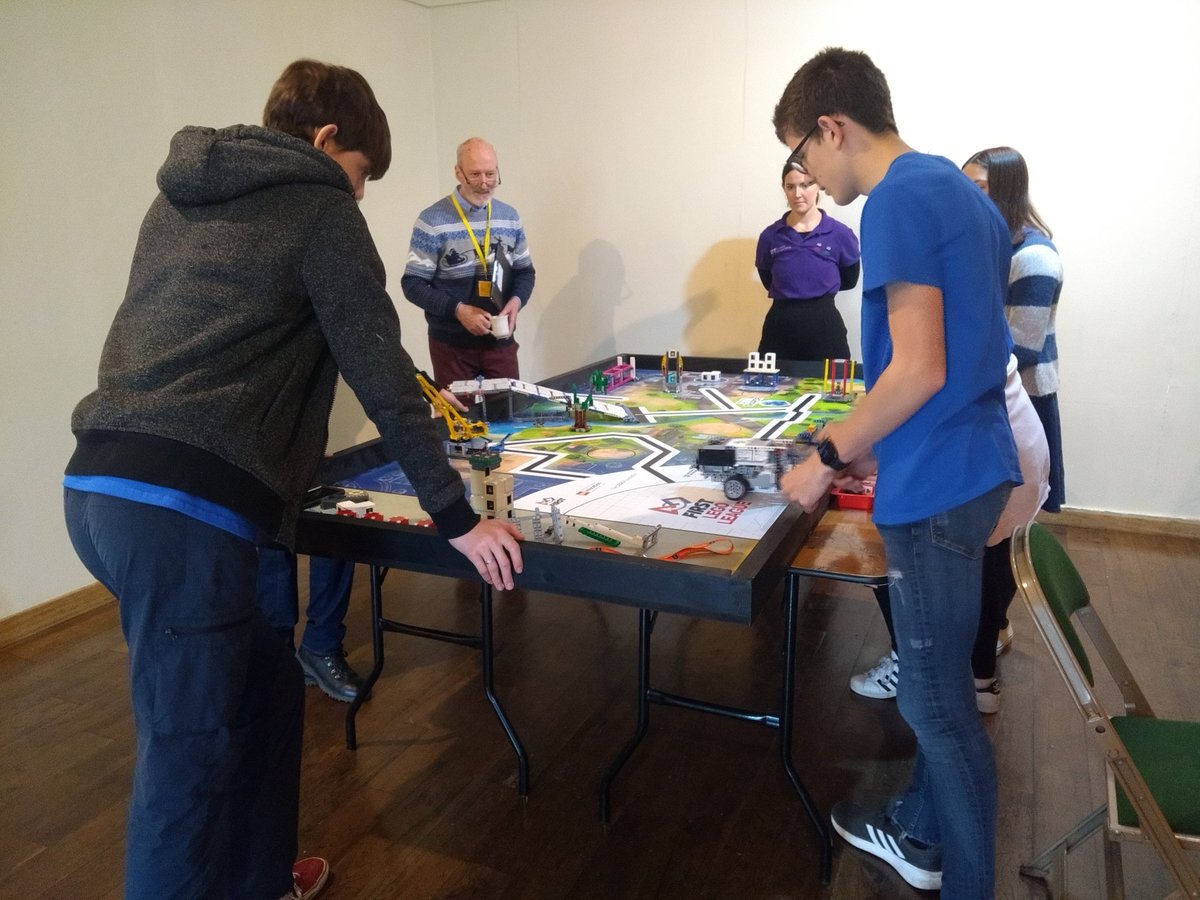 SGS_Computing's tweet image. Team #skyscraper testing... @stem4sussex @FLLUK