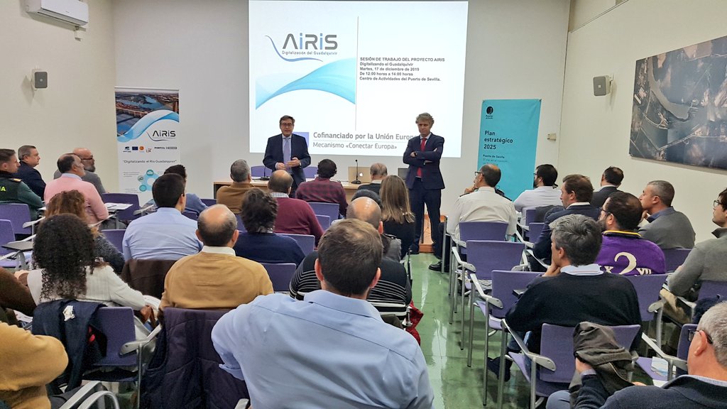 PuertoDeSevilla's tweet photo. Con la digitalización del #Guadalquivir aprovecharemos al máximo la capacidad de la canal de navegación 🚢🌊 En la sesión de trabajo #ARIS 🇪🇺 #CEF avanzaremos en:

▶️la monitorización del río #IoT
▶️la web con datos en tiempo real y la #portguide
▶️el planificador de tráficos https://t.co/xttnW1V8ci