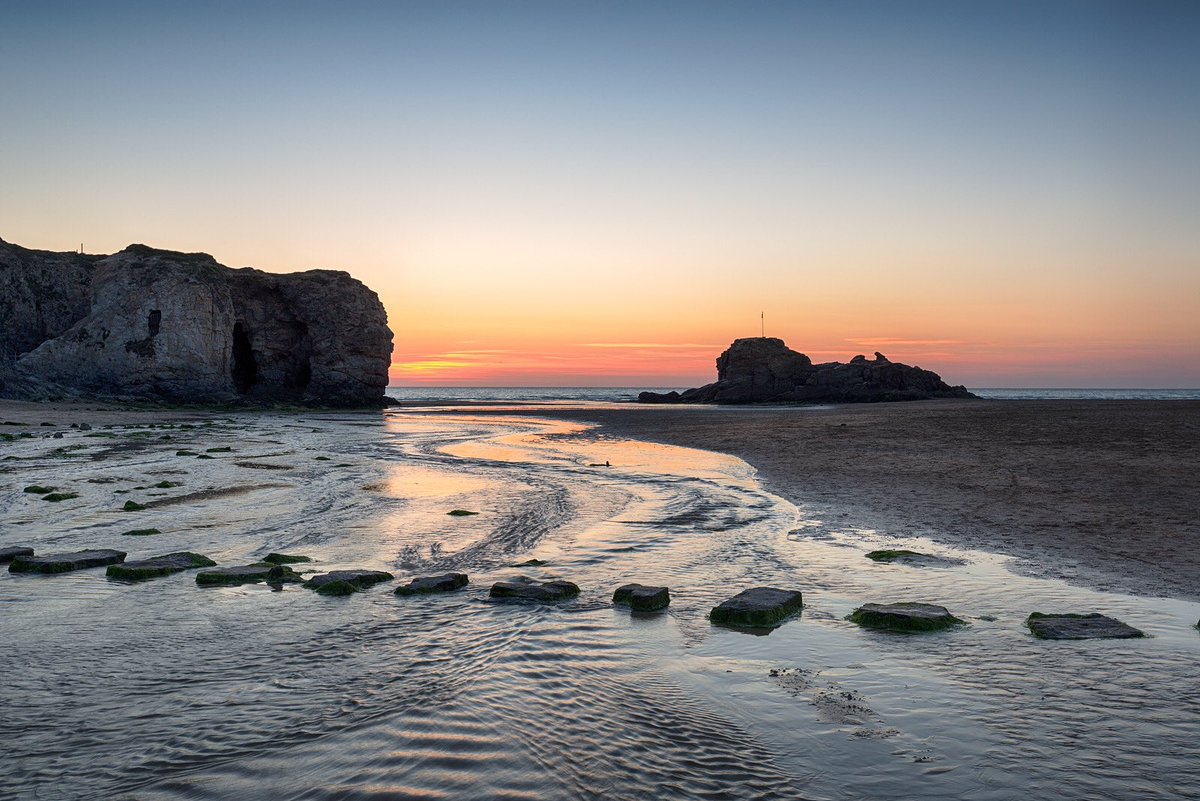 CornwallPure's tweet photo. You can never get bored of a sunset. 🌅 
https://t.co/NC57getfko
#purecornwall #cornwall #perranporth #sunset #beach #perranporthbeach #winter #december #beauty #nature #wow #christmas #newyear #luxuryholidaycottages #lovecornwall #swisbeat #kernowfornia https://t.co/IdrqaUPr2l