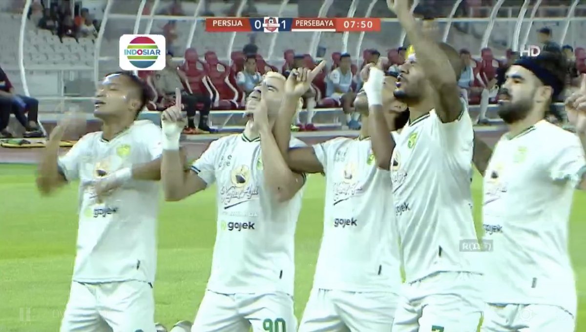 Indosiar's tweet photo. @Persija_Jkt @persebayaupdate Gooool! ⚽

Nggak butuh waktu lama, cuma 10 menit pertama.. Ciee @persebayaupdate

#ShopeeLiga1
#PersijaDay
#PersebayaDay https://t.co/PdgWChQpVL