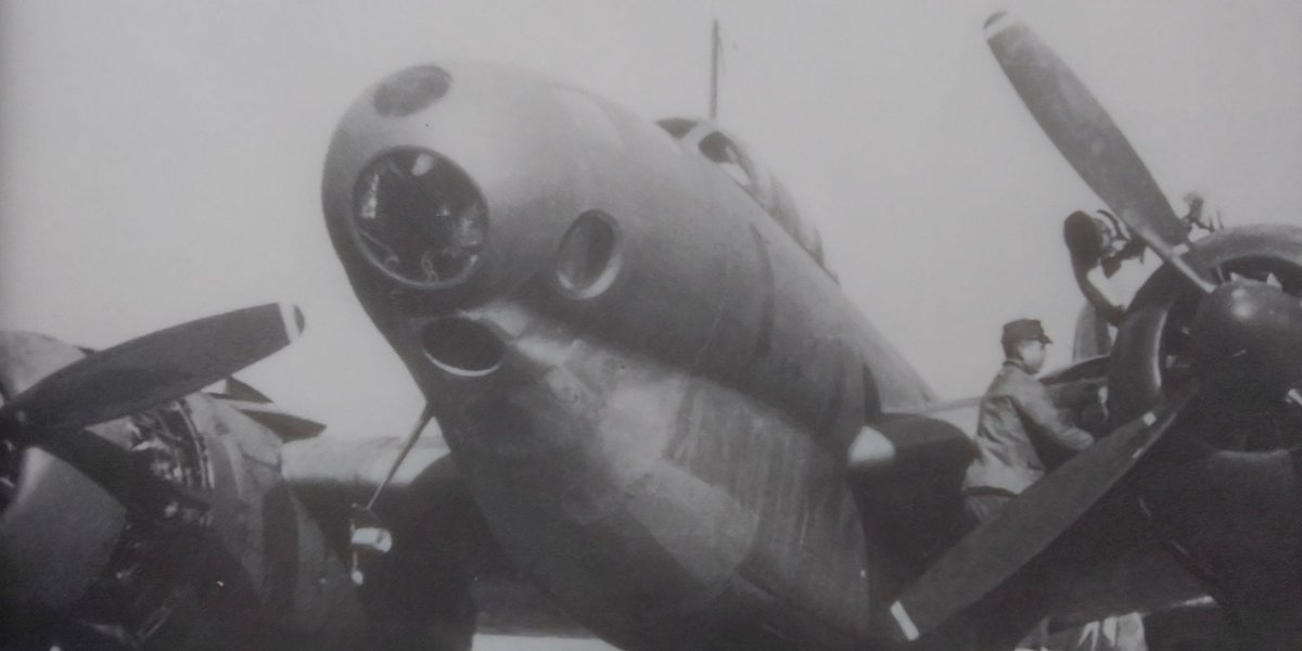 アプロ 歴史知らない人が嘘だと思うけど本当の事言え 1871年 薩摩 長州 土佐藩が兵力を供出し 律令制度崩壊以来数世紀ぶりに天皇の直属軍 御親兵 が編成された 総兵力は約6300人 当初は 薩摩兵が最大勢力であったが 1873年に征韓論論争に敗れ