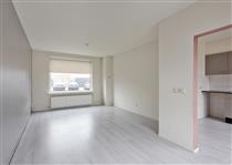 TE KOOP: Julianastraat 17 in Oudheusden. Goed onderhouden tussenwoning met 3 slaapkamers, een grote zolder en een tuin op het zuiden met berging. Interesse? Kijk dan op woonveste.nl/Modules/Woning…