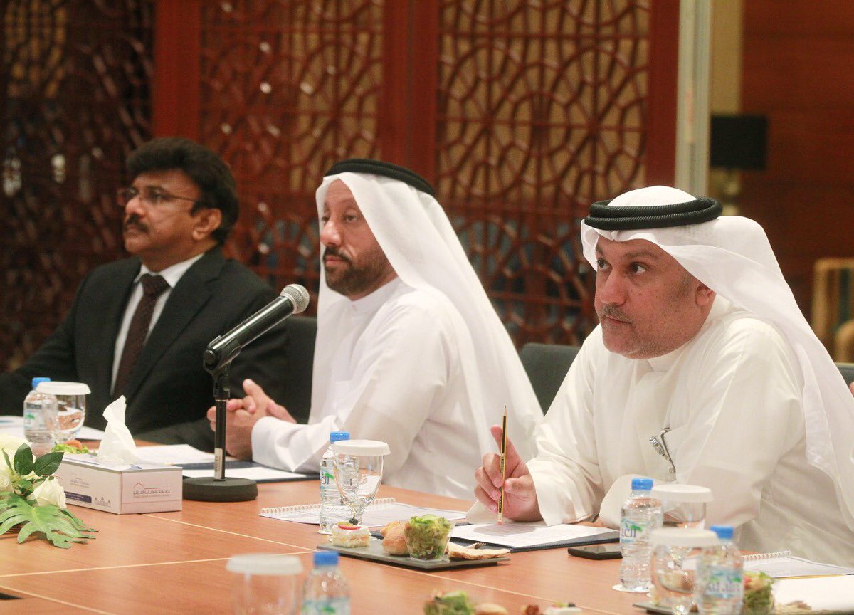 Sharjah_Chamber's tweet photo. غرفة الشارقة تؤكد على تطوير عمل المجموعات وبلورة آليات تعزز القطاعات الاقتصادية في الإمارة  خلال اجتماعها الدوري والأخير للعام الجاري برئاسة سعادة عبدالله سلطان العويس رئيس مجلس الإدارة مع رؤساء ونواب مجموعات العمل القطاعية بحضور سعادة محمد أحمد أمين مدير عام الغرفة https://t.co/Rqq1XWCdXL