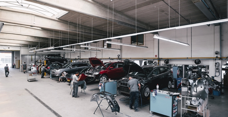 Wist u dat we bij Stern Point van wel 23 automerken merk erkend schade kunnen herstellen? Zo bent u altijd verzekerd van officiële merkonderdelen. Heeft u schade? Maak snel een afspraak via Stern: bit.ly/2qsf7Jn