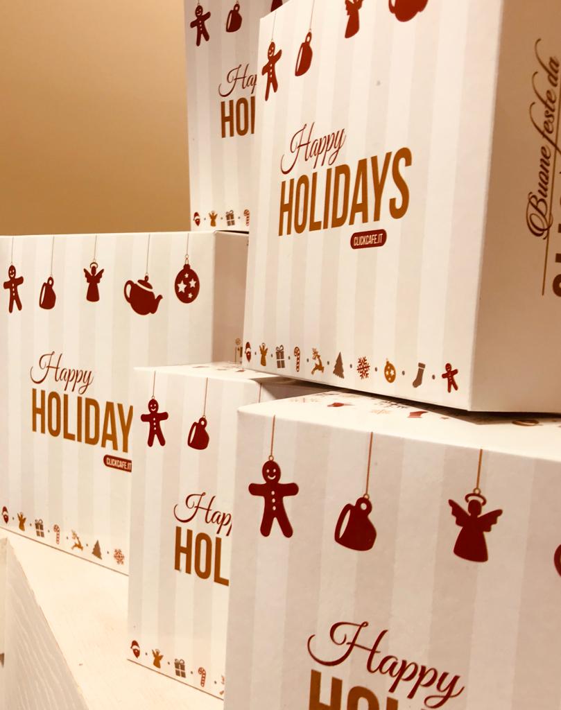 ClickCafeItalia's tweet photo. Se sei indeciso...vieni a comporre una Happy Box da Click 🎁🎄🎁🎄🎁 Scegli tra oltre 1000 prodotti e il budget lo decidi tu 🎅🏻🎅🏻🎅🏻 https://t.co/U8tbsOhYBV