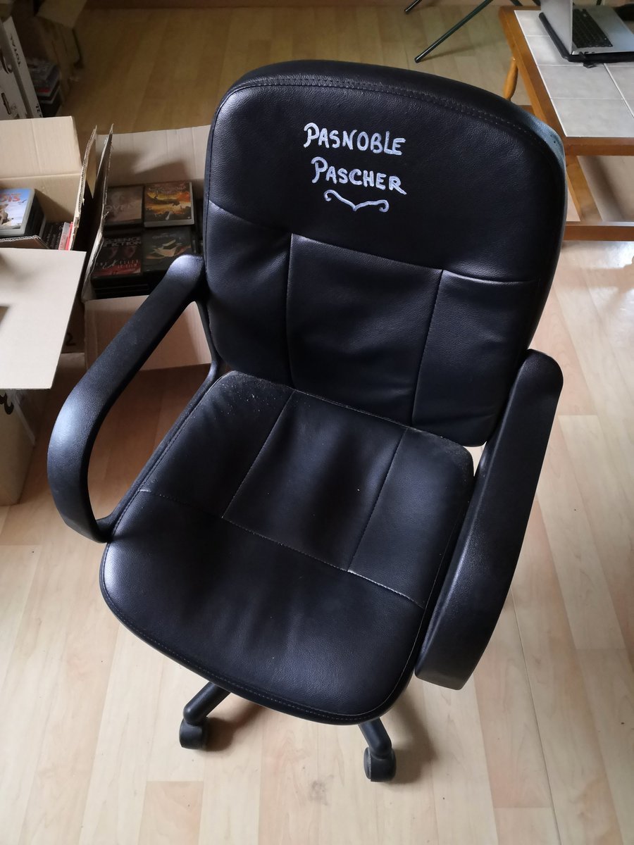 killghis's tweet photo. Un petit coup de main @noblechairs ? :D
Mon siège est pourris ! https://t.co/2NI1DbvDCv