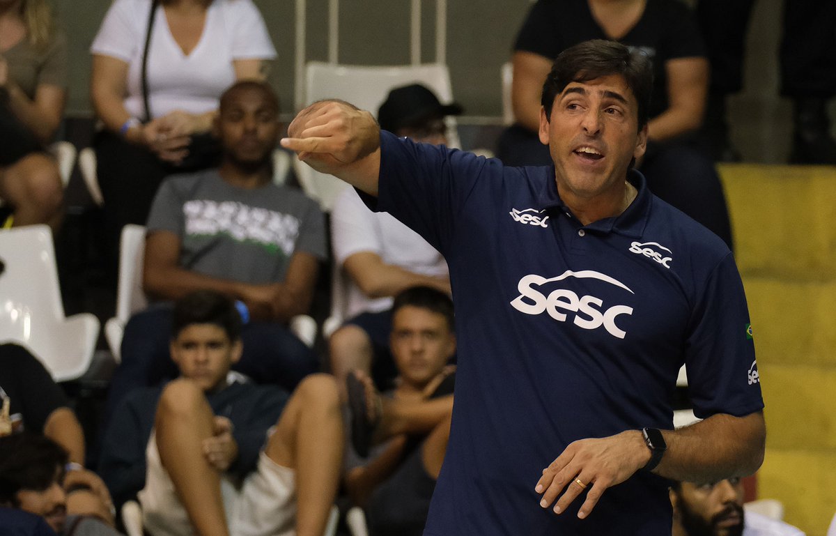 saidaderede's tweet photo. Giovane diz que Sesc precisa de mais jogos e projeta evolução na Superliga. Leia no blog: https://t.co/1Y1L8lncD5 https://t.co/QcuoFJq0MK