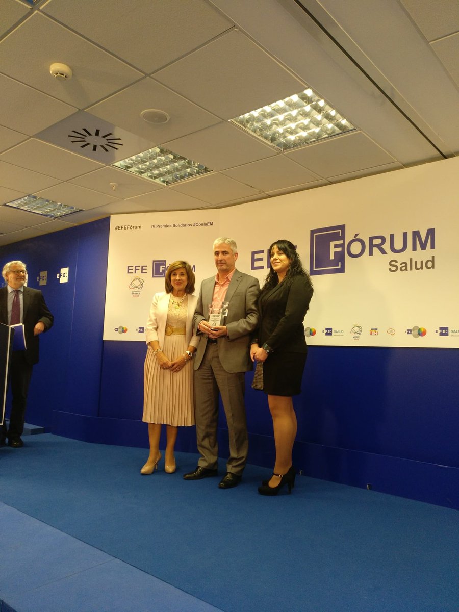 projecteEMline's tweet photo. El @projecteEMline recibe, en la modalidad “Nuevas Tecnologias”un premio en los IV Premios solidarios #conlaEM de la @fundmercksalud. 
Lo recibe su IP, el Dr. Gich, neuropsicólogo NRL @icsgirona.
Nuevo impulso para seguir trabajando por y para los pacientes.
@htrueta @iasgirona https://t.co/QHgp9nSVCA