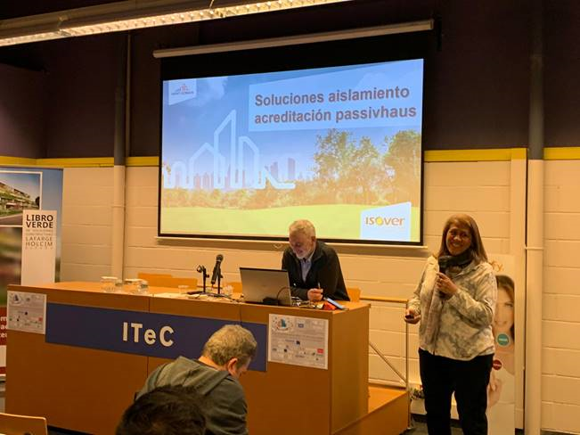 ISOVERes's tweet photo. Ponencia de @ISOVERes sobre las ‘Soluciones de #aislamiento para alcanzar la acreditación #Passivhaus’. @PareraDiana presentó soluciones eficaces como:
🟧La fachada ventilada con #ECOVENT,
🟧El sistema #SATE con el #CLIMA34
🟧#Varió km duplex UV
📰👉https://t.co/TCXbhO68Lj https://t.co/P4DhYvBLXi