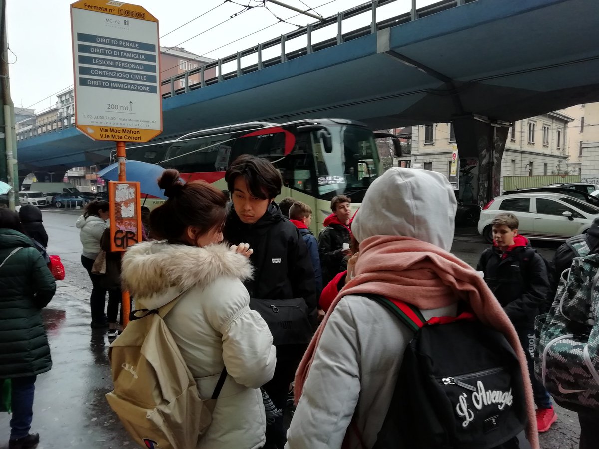 veronicmonaco's tweet photo. @atm_informa #bus90 Anche oggi 20 minuti di attesa e folla alla fermata https://t.co/ycgoPO6rBm