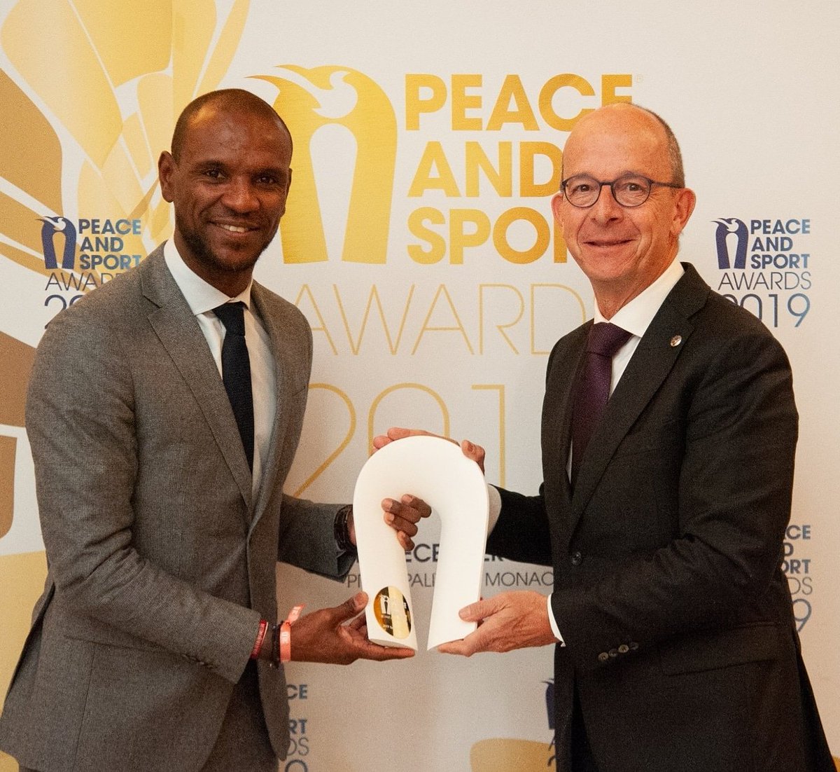 AbidalFound's tweet image. Last week we had the pleasure of attending the @peaceandsport gala in Monaco, where we were awarded jointly with @FundacioFCB for the Robot Pol project. Thanks to everyone who made it possible!
#ericabidalfoundation #ericabidal #robotpol #FCBarcelona #peaceandsport #values #life