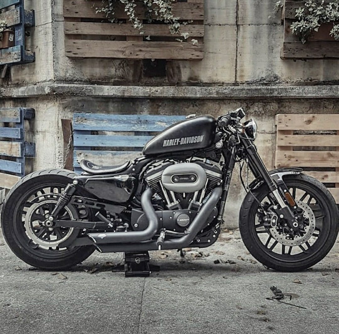 N_Siq's tweet photo. Falei pra minha mãe que to pensando em comprar uma dessas 🏍️ e ela quase infartou. 😂 https://t.co/DaIQIlhxhL