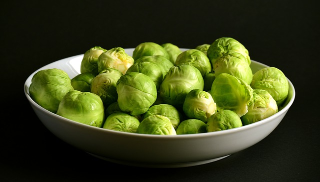 MindWellLeeds's tweet photo. We've added details of community events &amp; meals for people in #Leeds alone on #ChristmasDay our @MindWellLeeds #Christmastoolkit See https://t.co/wCifIlB3nz. You can find more tips in our #Christmastoolkit https://t.co/ifwJELzRqZ Sprouts are optional https://t.co/fEkljEj7Cu