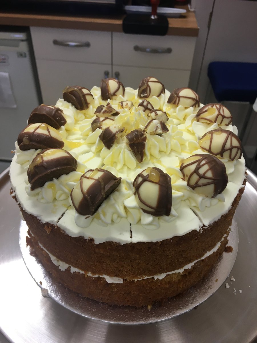 A gorgeous zesty lemon cake for all you citrus lovers! 🍋Topped with delicious lemon truffles. All lovingly home made by our amazing volunteers #volunteers #localcafe #communityhub #community #volunteerwithus #glenparva #Leicester