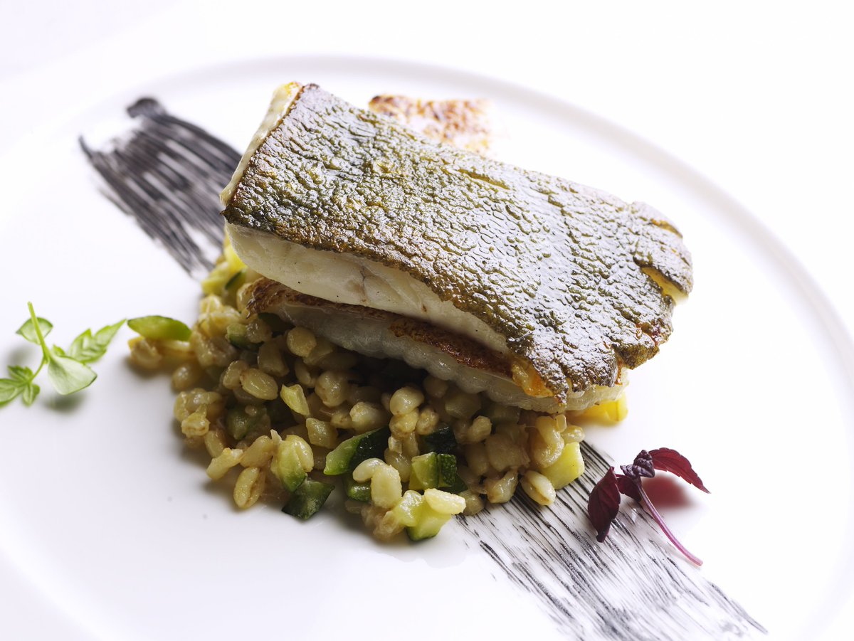 EpAlcazaren's tweet image. Rodaballo con risotto, uno de los segundos del #MenúNavidad de mañana... ¡Qué ganas de probarlo! alcazarenformacion.es/restaurante/me…