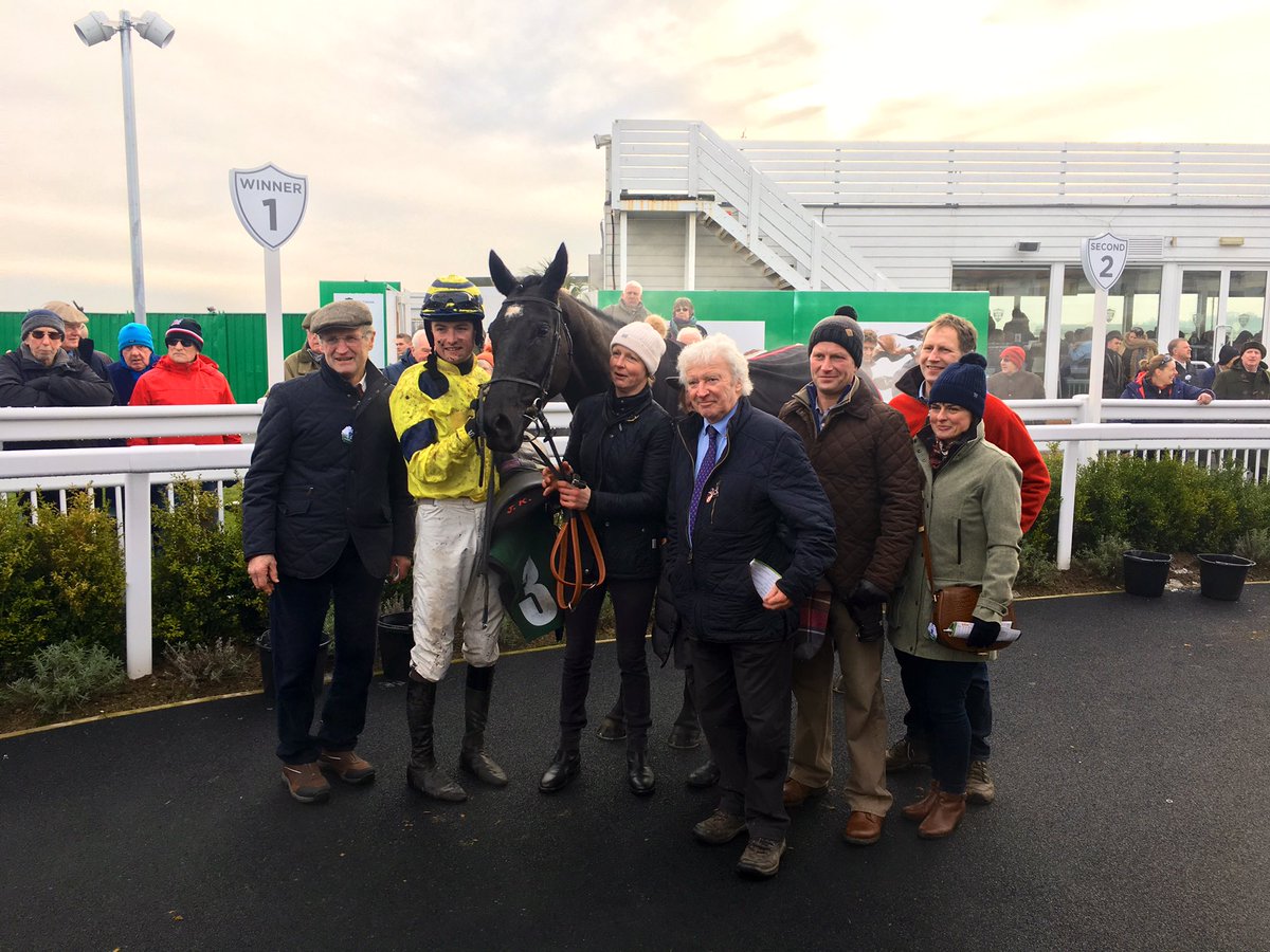 CatterickRaces's tweet photo. JUST CALL ME AL wins the opening race today under James King for @gillian_boanas - congratulations to all connections! https://t.co/n2rsmgo1Vu