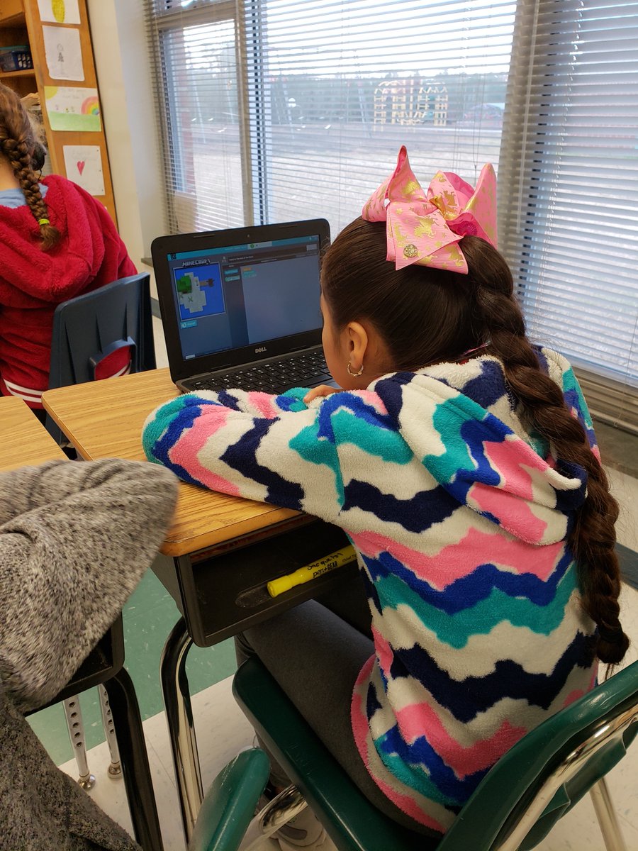 GranvilleTechPD's tweet photo. Ms. Lemons had a total of 58 4th graders at Mt. Energy ES complete #GCPSHourofCode activities on Tuesday, 12/9. They were able to choose between 3 activities which were cartooning, Minecraft, or the Grinch. #GCPSTech https://t.co/eaK4rwLJQI