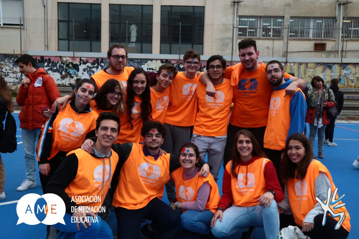 Ayer voluntarios y voluntarias hicieron una gran labor apoyando la dinamización de #16Emediacion. Desde aquí queremos reconocer la implicación y la actitud de los Premonitores de la AME, sois la caña! #mediacioneducativa #mediacionvalencia #alumnadomediador #AME