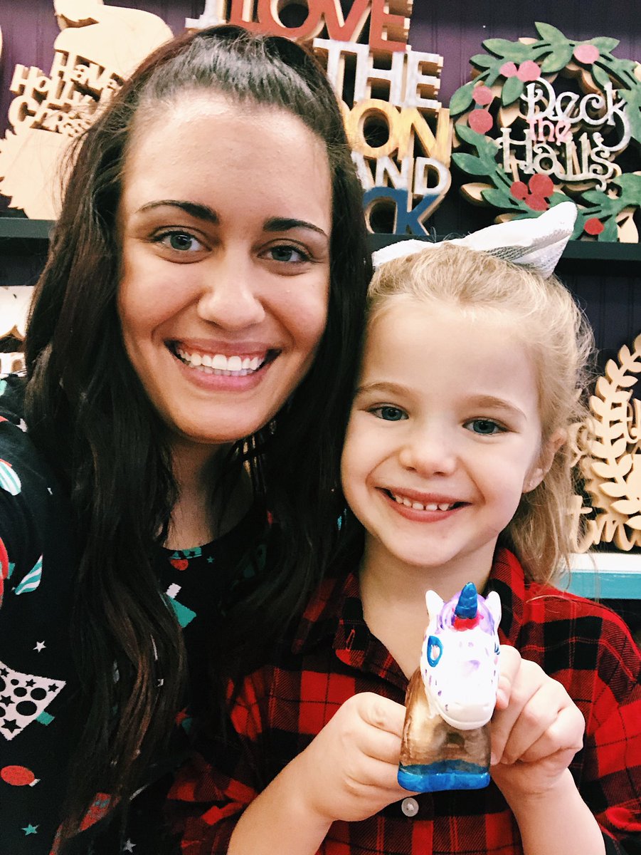 domenus1st's tweet photo. Another successful First Grade Fun Day! 🎄🎅🏼🎨 We had the best time at Paint-A-Treasure painting ceramics, eating cookies and drinking hot chocolate, and spending time together outside of school! ❤️💚 #teacherlife #loopingclass #luckiestteacherever https://t.co/v9mtzDdaYp