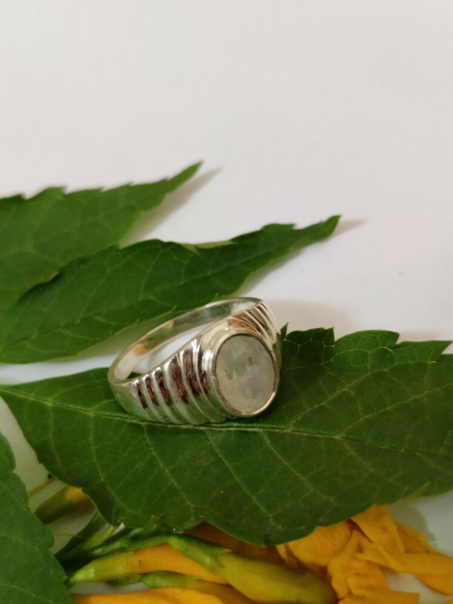 gemstonejewelr3's tweet photo. Rainbow Moonstone Ring In 925 Sterling Silver๐โค๏ธ
#rainbowmoonstonering
#moonstonering
#moonstonejewelry
#buynow #boho #bohemianjewelry #ring #jewelry #daintyring #hippiering #lovelyring #junebirthstonering #ovalstonering #blueflashring #handmadering #promisering #friendshipring https://t.co/mVrmTFC3U0