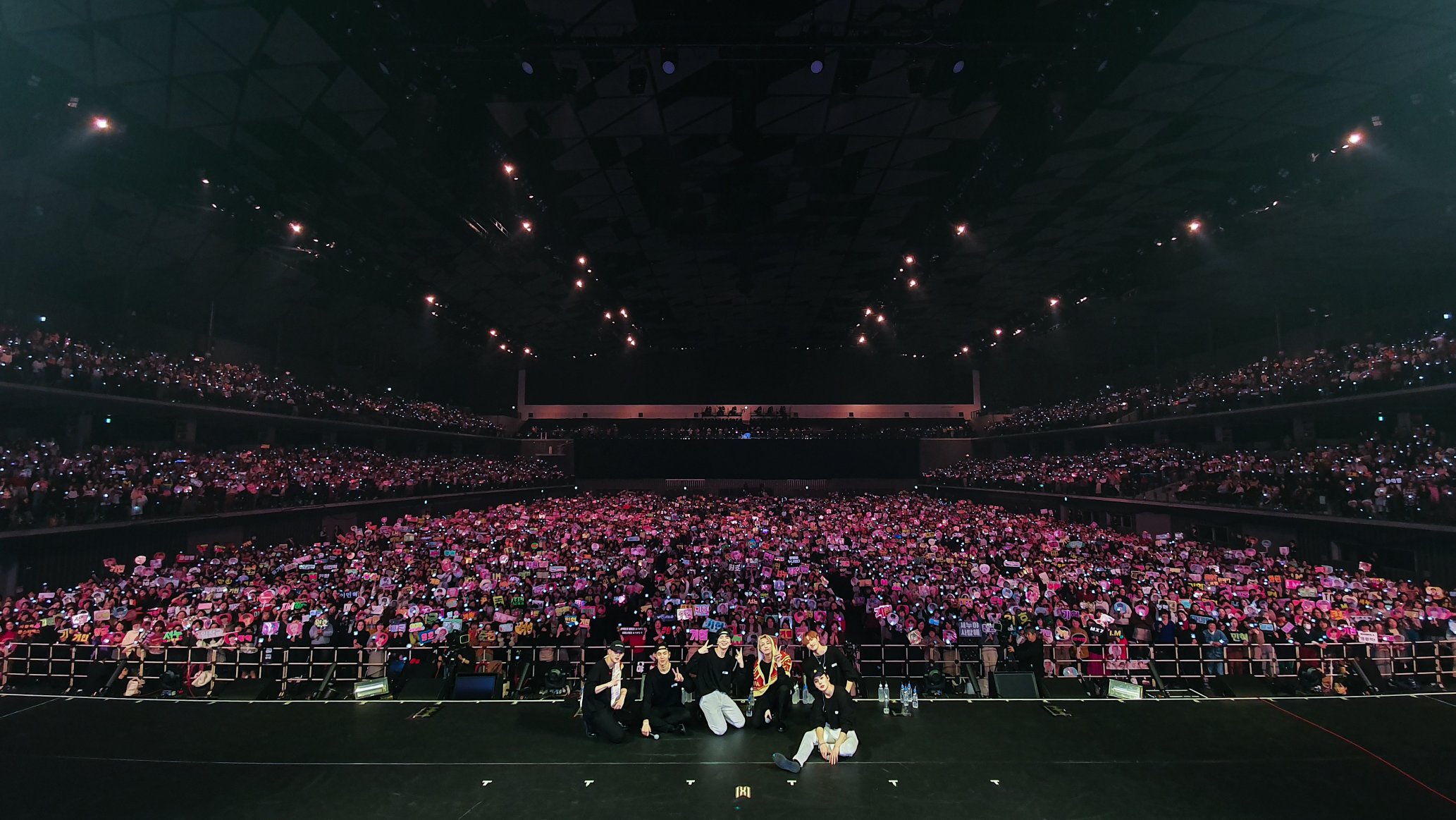 EL_VTTLU0AE27Eq?format=jpg&name=4096x409