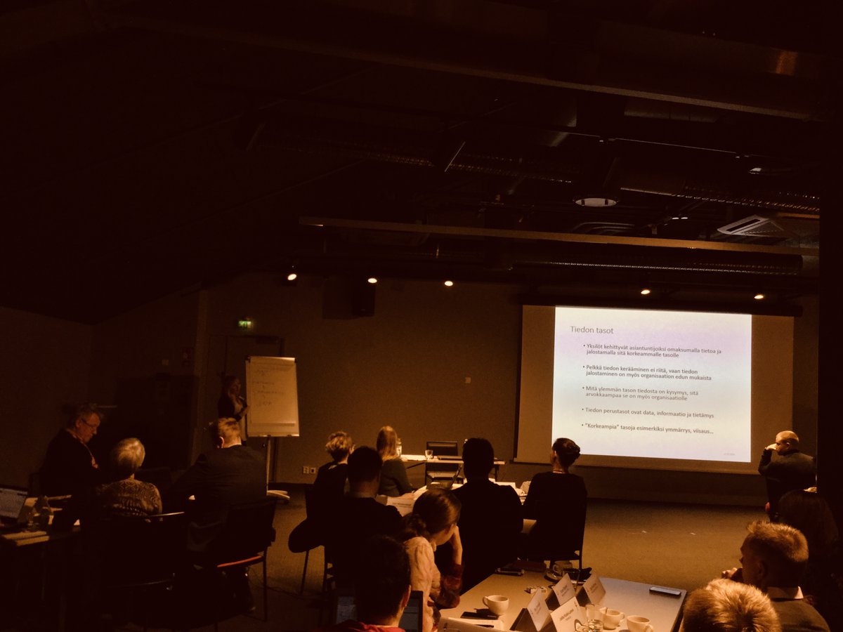 Älä luota yhteen numeroon päätöksissä, vaan pyydä toinenkin. Silloin on jotain, mihin verrata ensimmäistä. Professori <a href="/helander_nina/">Nina Helander</a> :n kanssa perehdytään tiedolla johtamiseen.   #jyuEMBA