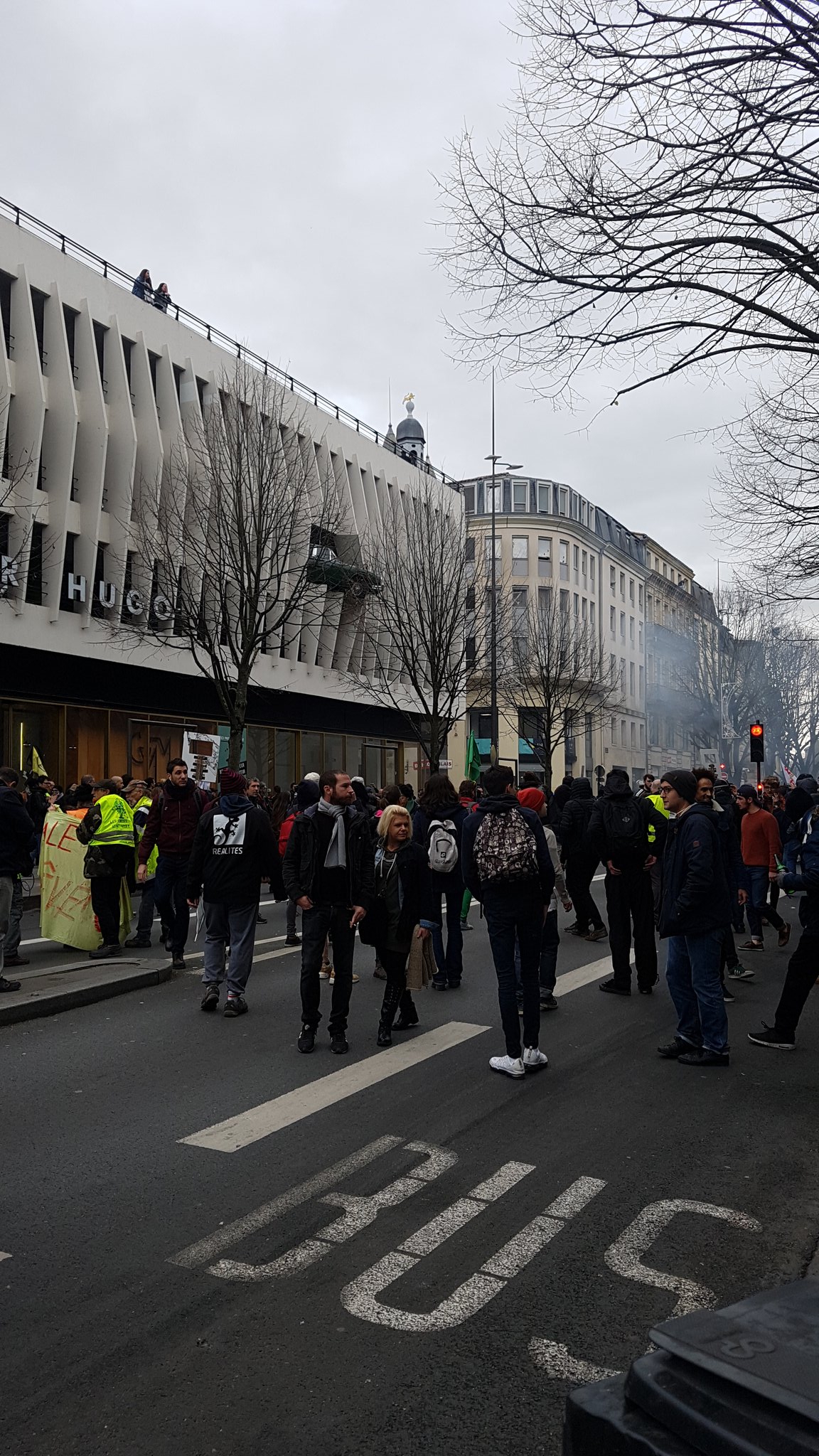 17 décembre :  1,8 million de manifestants dans toute la France. EL_WNn5XkAIMOxr?format=jpg&name=large