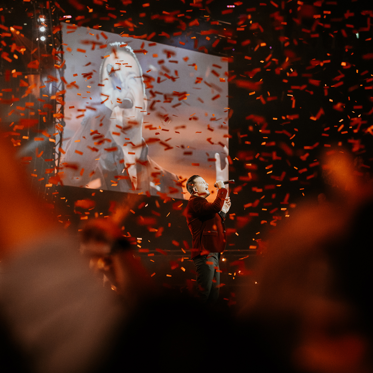 Afgelopen weekend stond <a href="/MikePetersonMp/">Mike Peterson</a> op het <a href="/muziekfeestvhj/">Muziekfeest vh Jaar</a> 
Een groots feest met een symfonisch orkest en heel veel confetti!

Benieuwd? Het feest wordt op Oudejaarsavond om 23.00 uur op NPO3 uitgezonden.

Info en boekingen: baasboekingen.nl/mike-peterson/

Foto: Josien van Oostveen