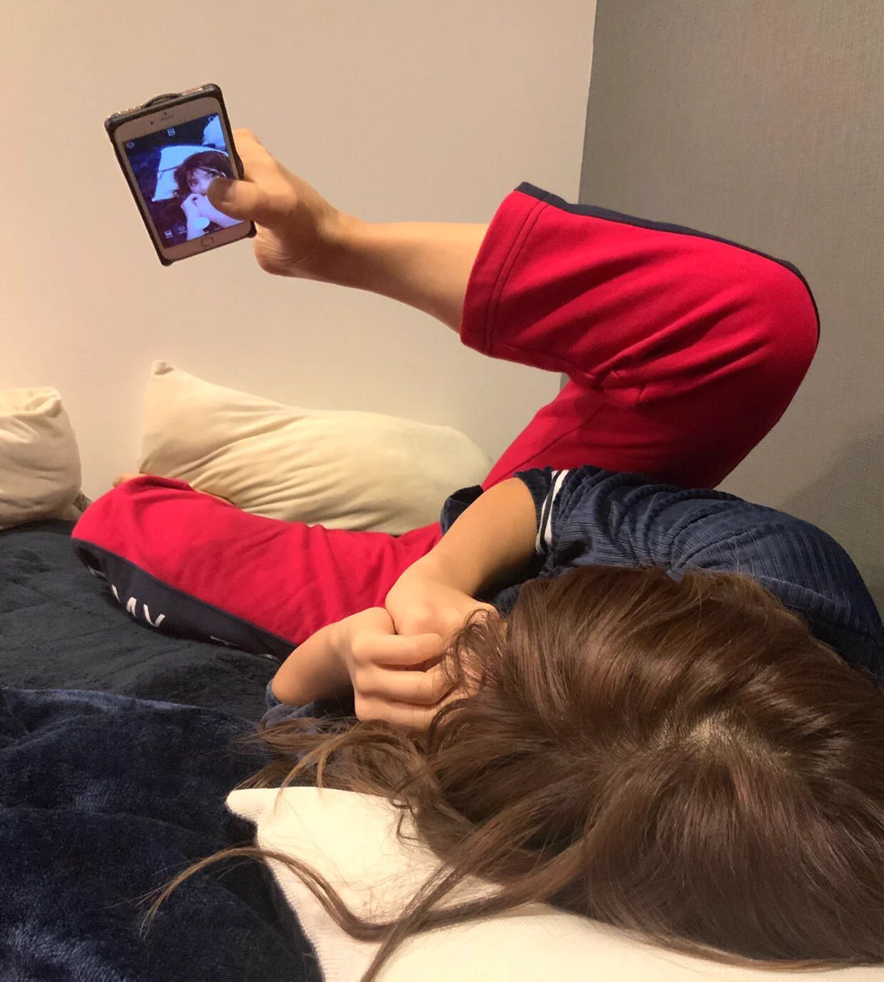 彼氏に撮られている風？自撮り写真はなかなかひどいwww