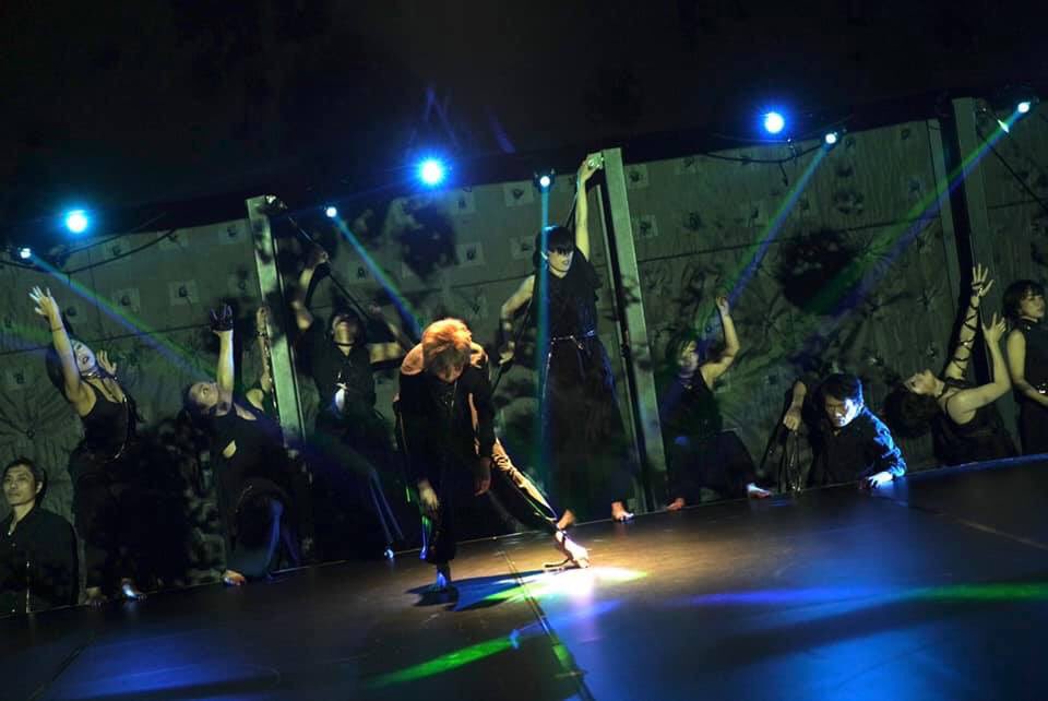 moon_beam_'s tweet photo. 『Puressure Point』無事終了致しました！ご来場&amp;応援下さった皆様、出演者&amp;スタッフの皆様有難う御座いました！
小さな棘が時々チクリとしてるのになんてことない顔してる自分自身にも刺さる公演でした🥀
今日も朝から休みを取らず働くスターゲイザー。踊ってないのに膝にきとる！なんでよ！
#Nトラ https://t.co/8gqrB2TysQ