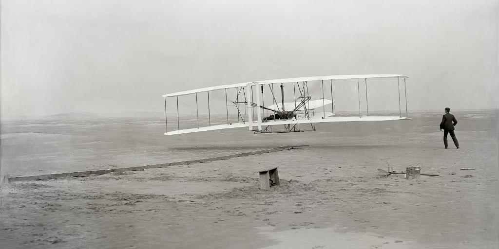 P66Aviation's tweet photo. #OTD in December 1903: Wilbur and Orville Wright made four brief flights at Kitty Hawk with their first powered aircraft! #history #aviation https://t.co/Rw8lwpOrZ9
