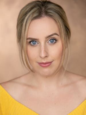 DeeBossTalent's tweet photo. Thank you Johan & Abi for our lovely Christmas Gift & to Johan for coming in to see us #TeamDB #Actor #Christmas #Gift #GratefulAgent @AbiGracieBee @JohanKarlsson89 @ConnieDeeBoss @RosieDeeBoss https://t.co/bI7hcSaBcP