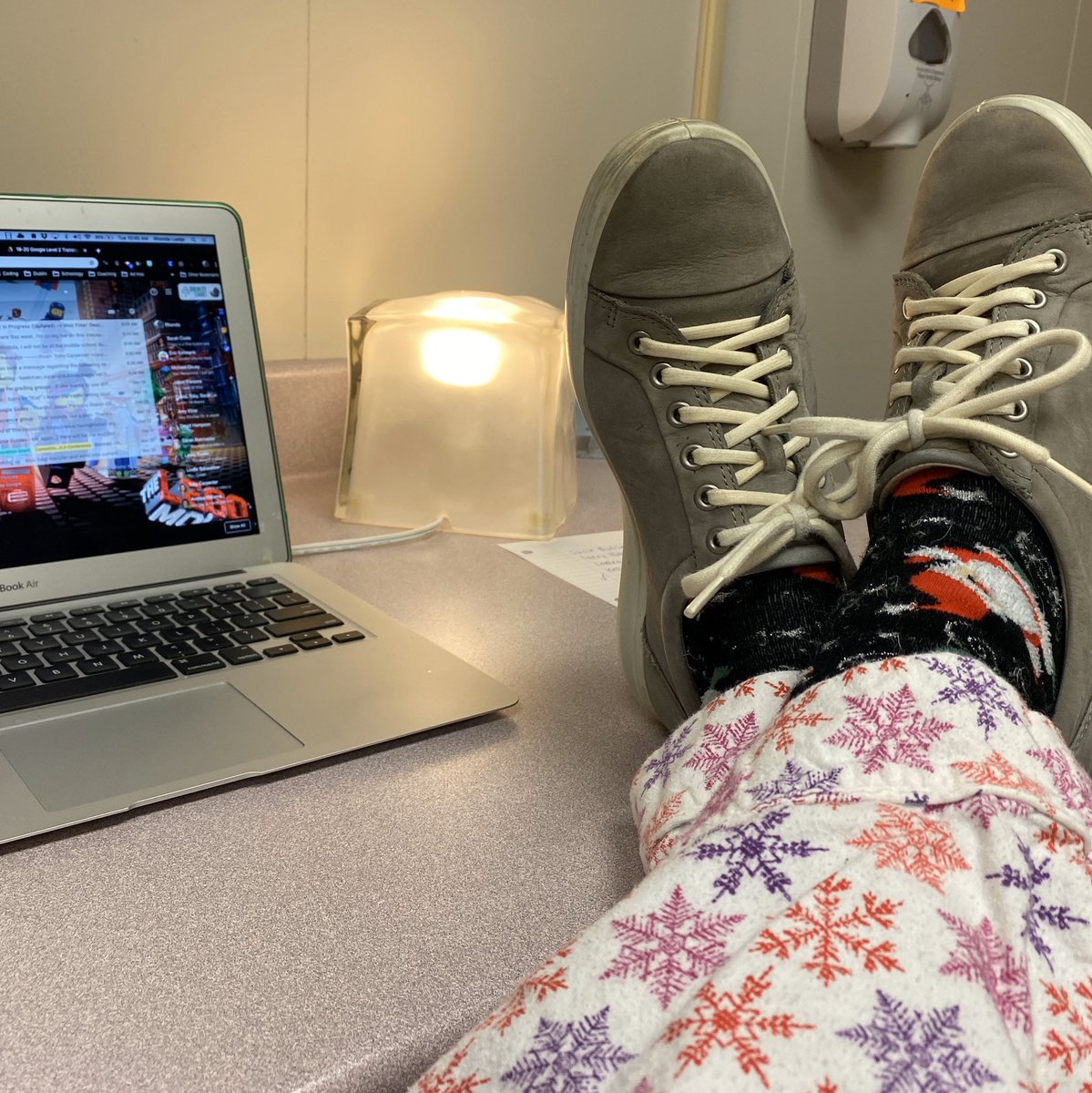 RhondaLuetje's tweet photo. Spirit week, holiday PJ day. I added the Santa socks for good measure. 👍🏻 #weekbeforebreak #thestruggleisreal https://t.co/HsFOljM6mU