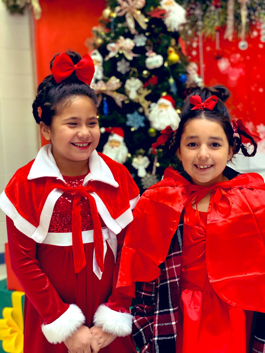 APena_LCES's tweet photo. Smiles &amp; #HolidayCheer from #PDN_Jaguars 🎄❤️😁 https://t.co/UvaE9ZXcwV
