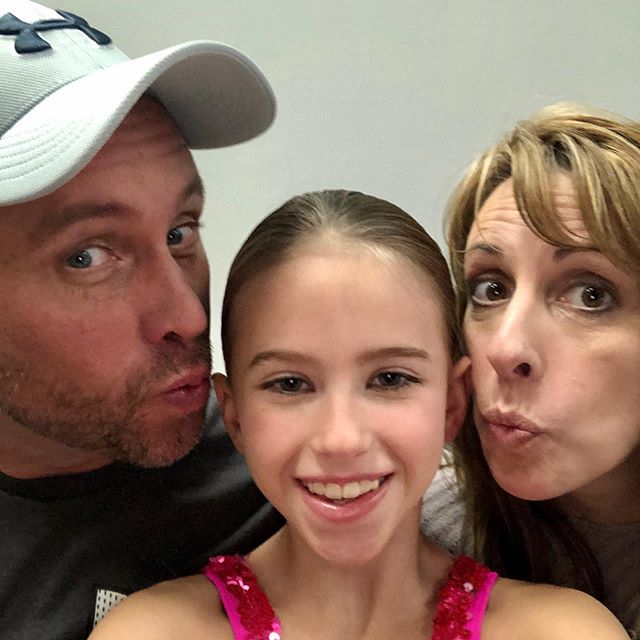 AmandaJZaremba's tweet photo. Being silly in between takes and a perfect bun that I will never be able to achieve! Lol 
#thatsourgirl #selfietime #hairgoals #perfectbun #loveher #jordynzaremba

📸 https://t.co/X361ciTG1J via https://t.co/r7qKCyECvN https://t.co/J4804HAqd4