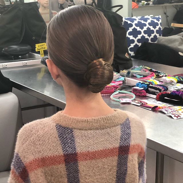AmandaJZaremba's tweet photo. Being silly in between takes and a perfect bun that I will never be able to achieve! Lol 
#thatsourgirl #selfietime #hairgoals #perfectbun #loveher #jordynzaremba

📸 https://t.co/X361ciTG1J via https://t.co/r7qKCyECvN https://t.co/J4804HAqd4