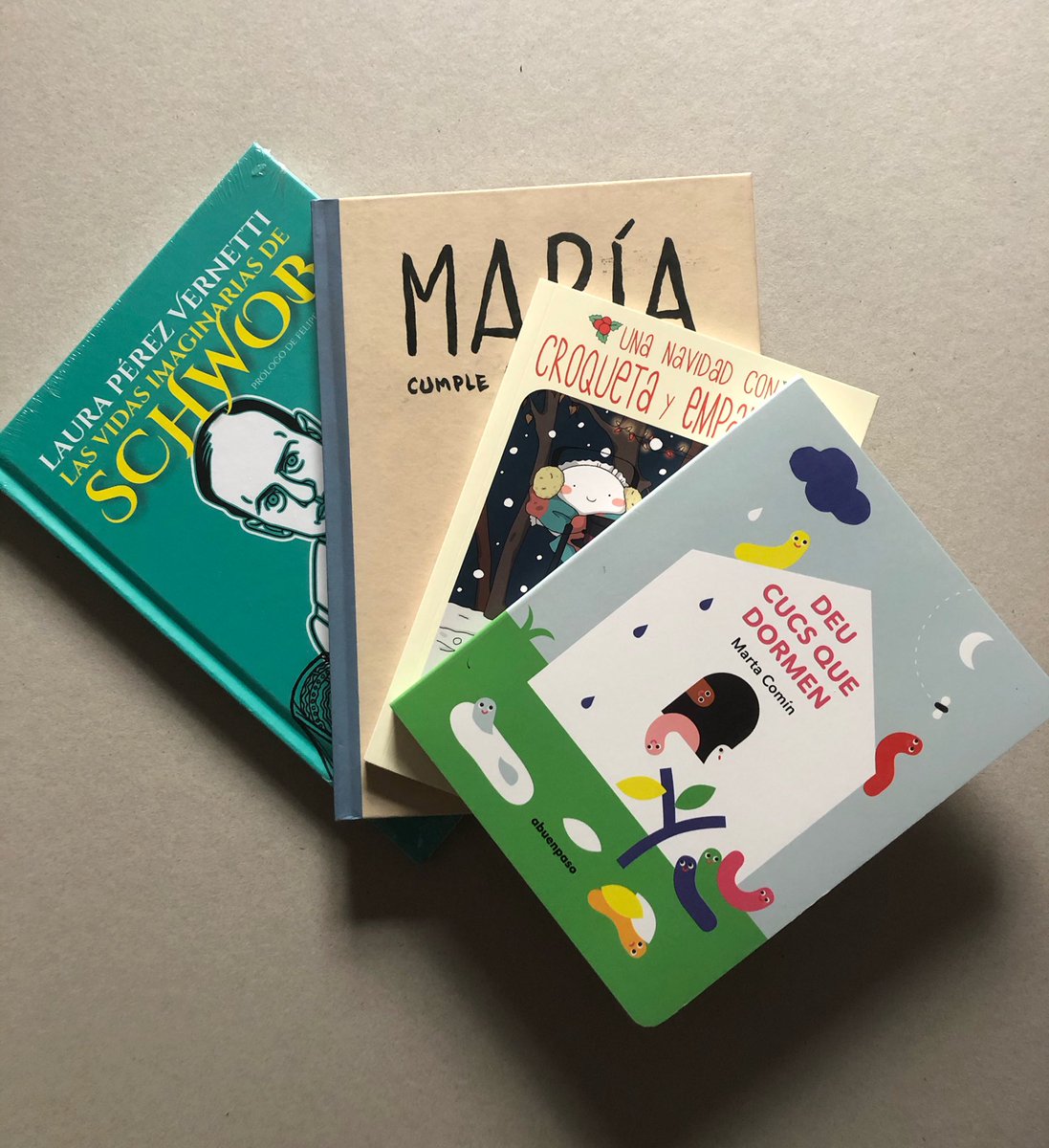 Este fin de semana habrá también selección de libros. 
Recordad 👉🏻 lasnaves.com/cultura/christ…
Los libros no estarán en la store de Pepita, solo en el Christmas Market