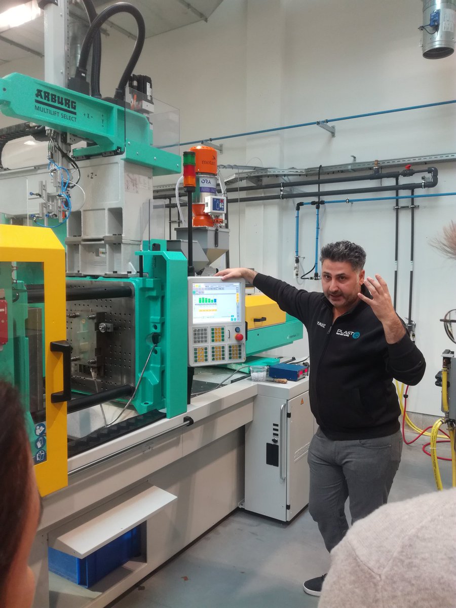 #sectoralesamenwerking uitzenders maken kennis met de werking en  opleidingsmogelijkheden van de kunstofverwerkende sector in de T2 campus te Genk #Plastiq @VFUFFI