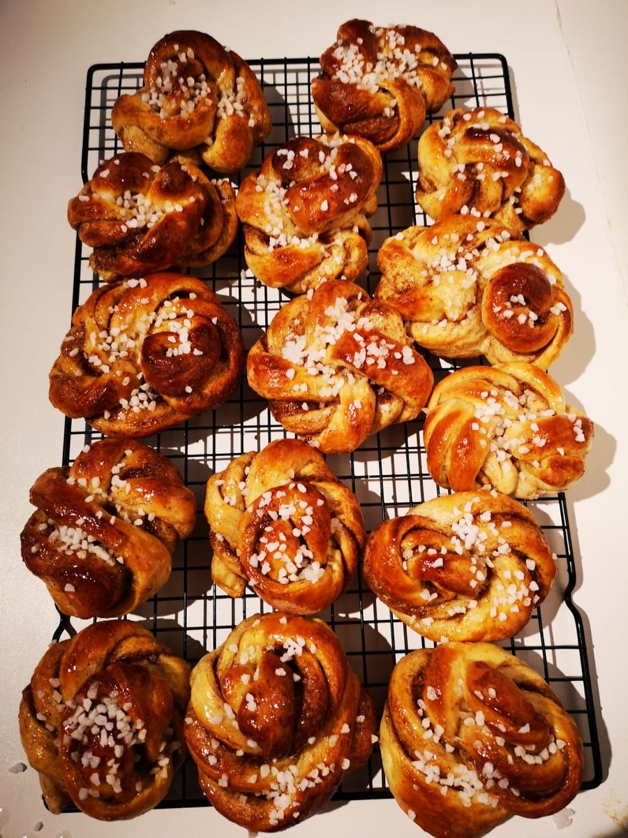 Here's a special Christmas treat for you - this Friday we're joined by @kaffeandkaka! And as well as their usual barista coffee and Scandi treats they'll also be serving up spiced lattes, hot Swedish Glögg and mince pie cinnamon buns. 🇸🇪🇳🇴🇩🇰 levymarket.com/friday-20th-de…