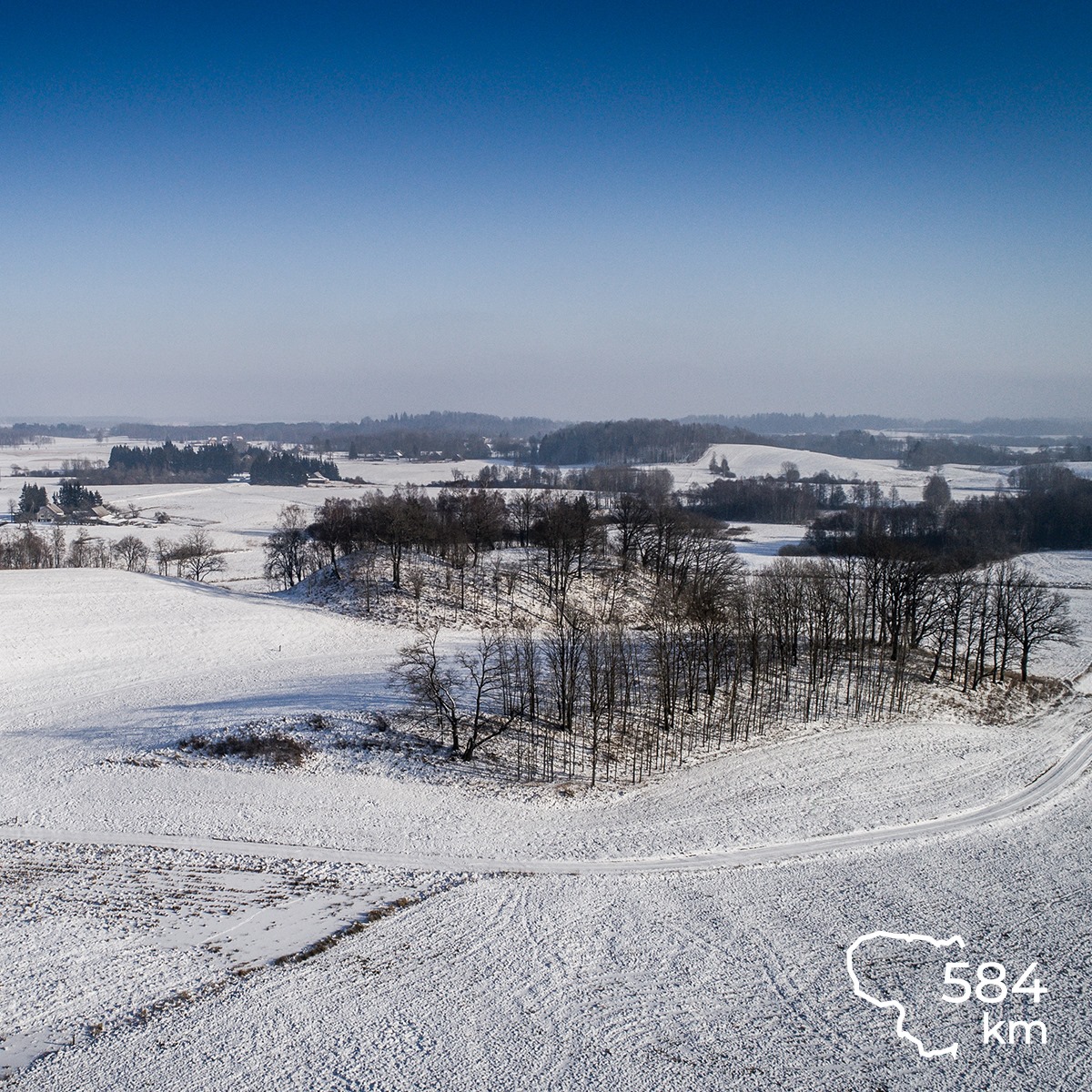 584km2's tweet photo. It’s believed that Šarnelė Castle, which once stood on the mound, and Gardai Castle (the hill fort of Samogitian Calvary) probably belonged to the same Curonian castle district of the Ceklis land.
https://t.co/wYU10DflKV…/objec…/sarnele-hill-fort-with-settlement/

#584km https://t.co/6gSFgNQy65