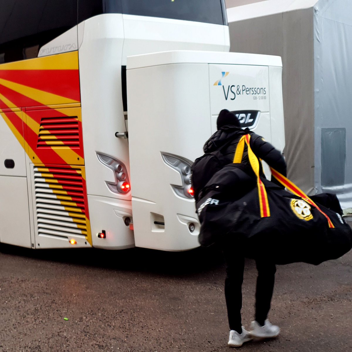 Brynas's tweet photo. Bussen rullar mot Stockholm!
Nedsläpp 19.00 mot Djurgården 🏒 https://t.co/dx6h1LF3yw