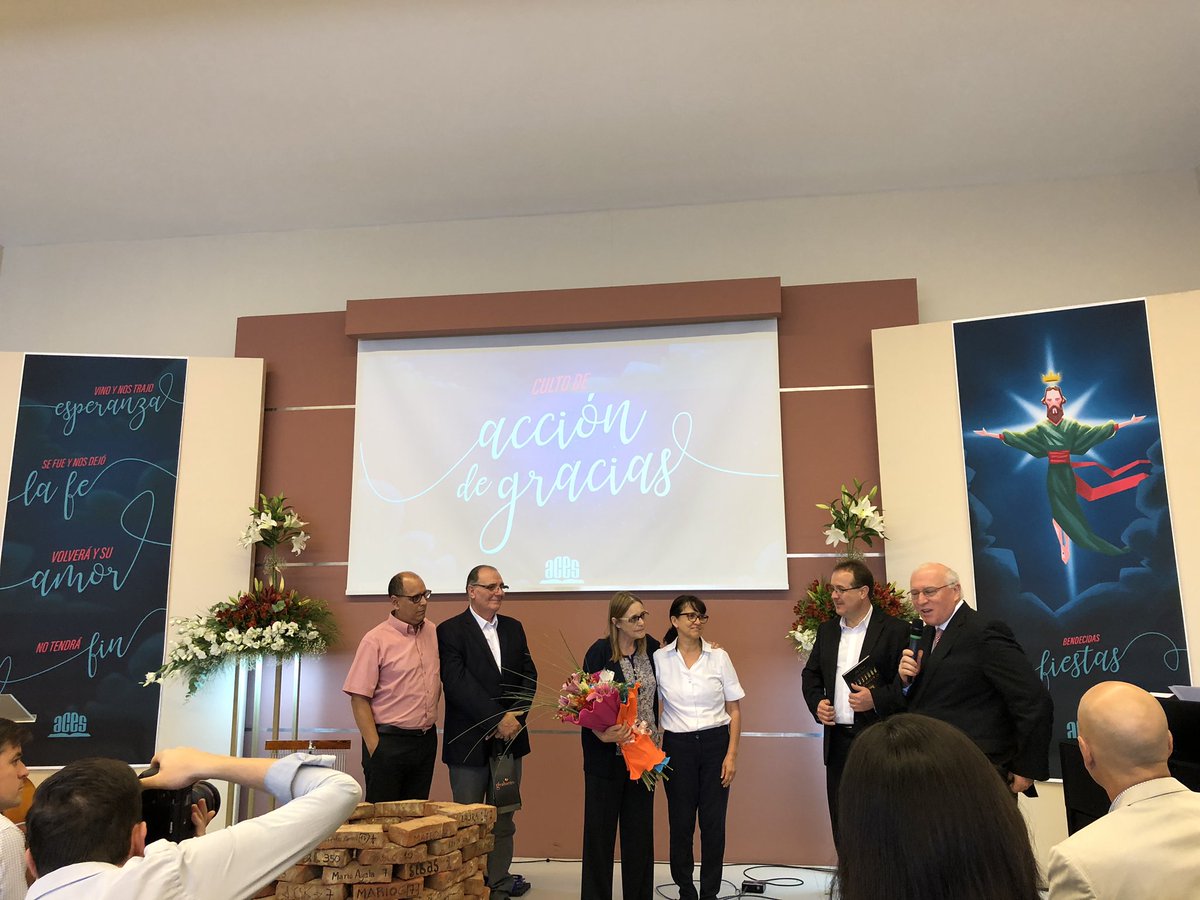 ostunipablo's tweet photo. Despedida de Zulma y José Luis López y nueva tarea para Néstor Aranda y Stella Romero: recorrer la Argentina entregando Palabras de Vida #graciastotales @EditorialACES https://t.co/8rG8VDehpq
