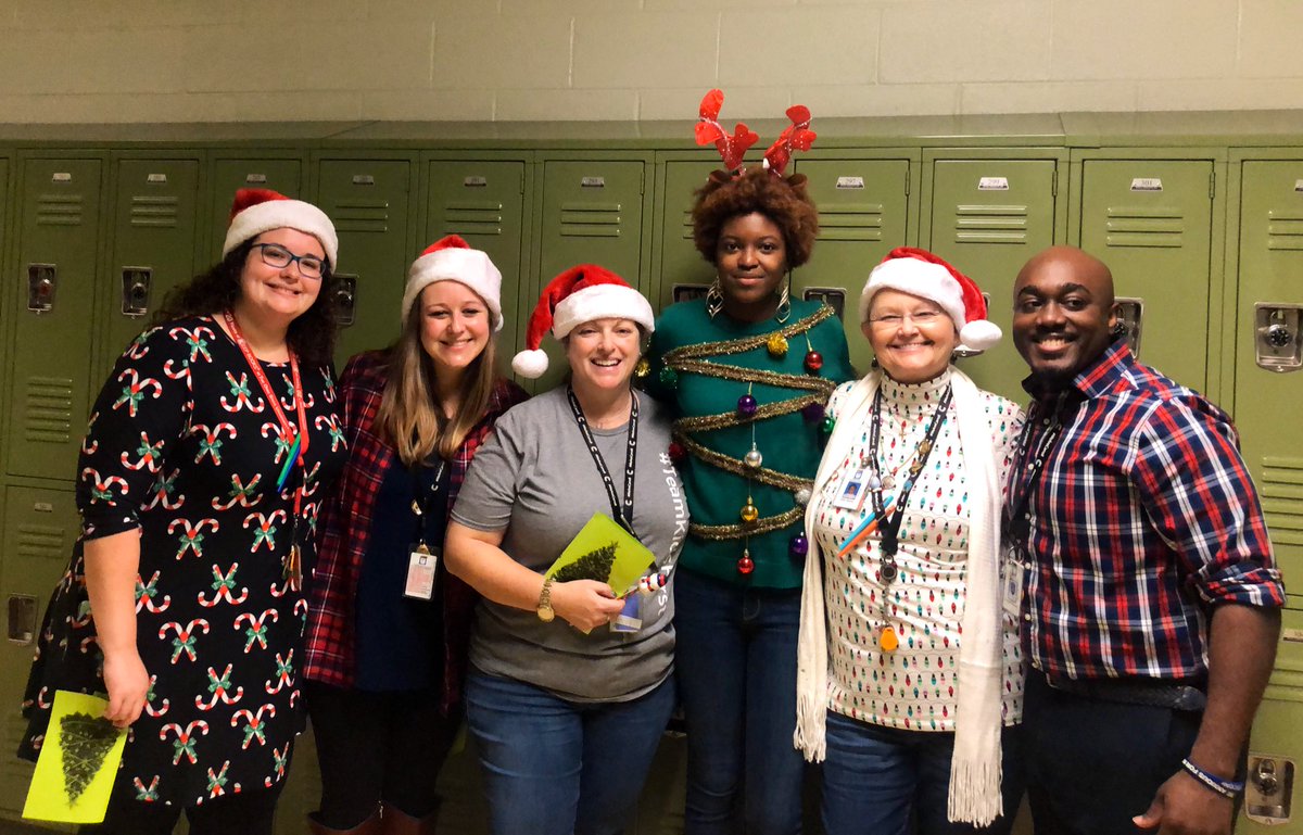 Day 2! #6thTeamLEAD brought some holiday cheer to <a href="/KlassifiedNUPE/">Joe Samuels</a>’s classroom today! <a href="/CMMSCougars/">Carroll LT Magnet</a> 

#CMMSholidaychallenge 
#WeAreCarroll #TeamKidsFirst 

<a href="/WildhaberRachel/">Rachel Wildhaber</a> <a href="/MsEchstenkamper/">Allison Echstenkamper</a> <a href="/SharaWolkomir/">shara wolkomir</a> @shgrpete <a href="/KlassifiedNUPE/">Joe Samuels</a>