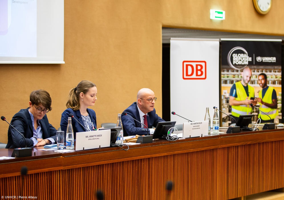 Seit 2015 engagieren wir uns für die Integration von Geflüchteten. Über 400 Plätze haben wir seitdem in Qualifizierungsprogrammen angeboten. Auf dem ersten Global #RefugeeForum haben wir unsere Arbeit vorgestellt. Mehr dazu hier: deutschebahn.com/de/presse/pres…